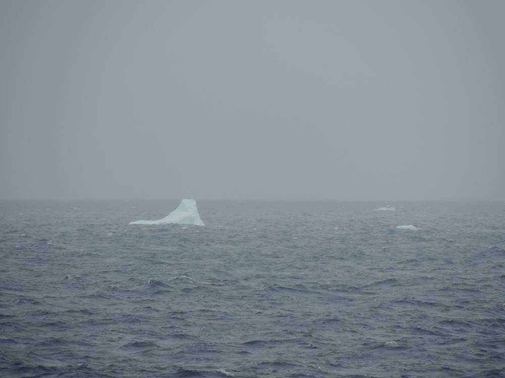 Ice pieces in Baffin Bay 1000 Summer 2012.jpg